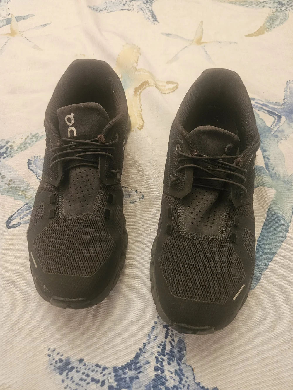 On Running Men's Black Athletic Cloud-Style Running Shoes. Excellent Condition!